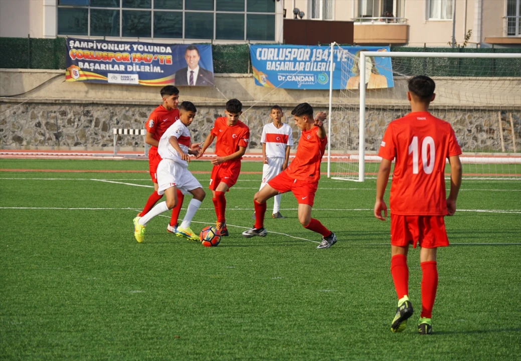 Tekirdağ'da Roman Gençler Futbolla Buluştu: Dostluk Maçı Heyecan Yarattı
