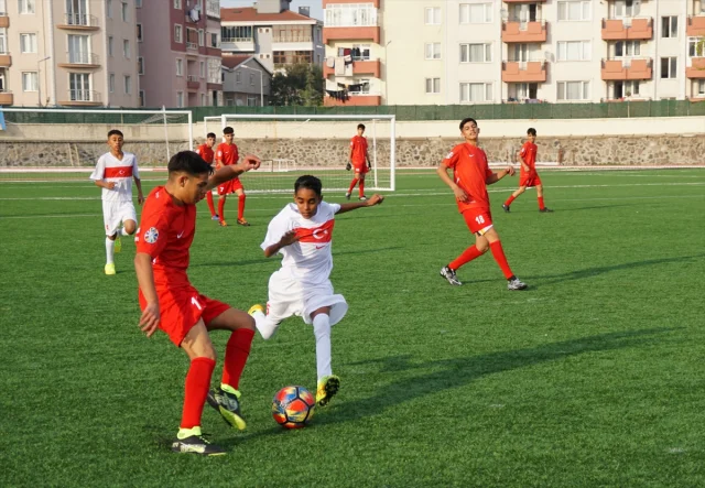Tekirdağ'da Roman Gençler Futbolla Buluştu: Dostluk Maçı Heyecan Yarattı