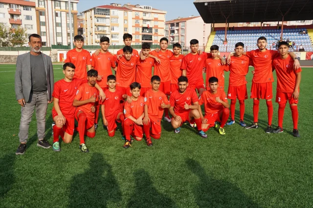 Tekirdağ'da Roman Gençler Futbolla Buluştu: Dostluk Maçı Heyecan Yarattı