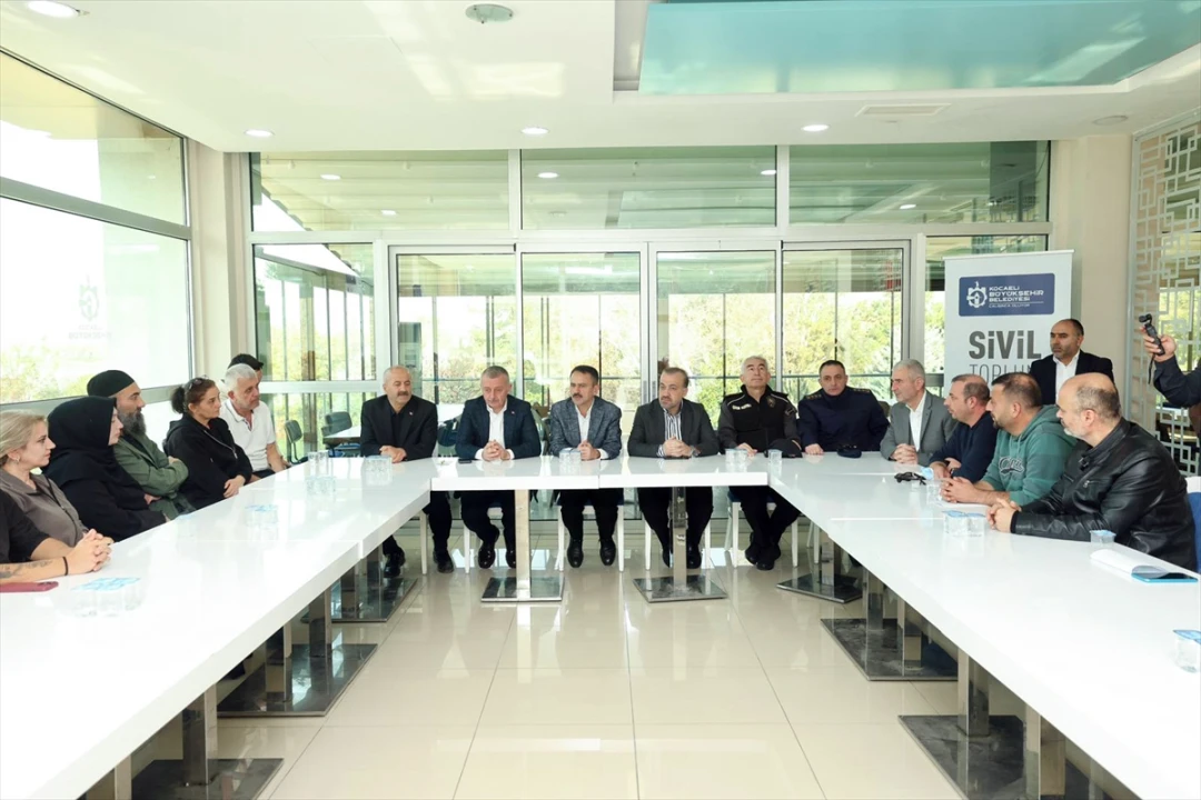 Kocaeli'de Çöken Apartmanın Ardından Devam Eden Çalışmalar