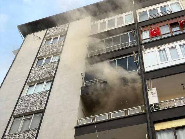Aydın'da Yangın Paniği: Apartmanda Çıkan Yangın Korkuttu