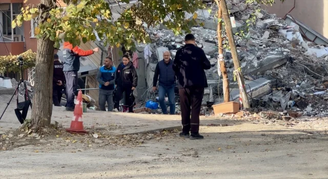Kocaeli'de Çöken Apartmanın Ardından Devam Eden Çalışmalar