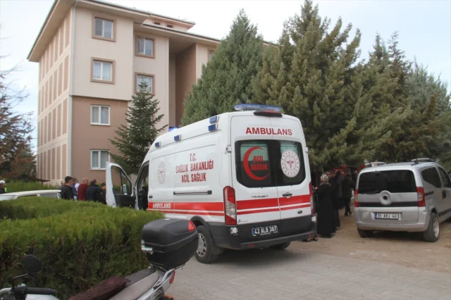Konya'da Dört Katlı Binada Yangın: Mahsur Kalanlar Kurtarıldı