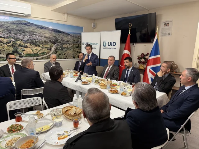 Bakan Bak Londra'da Türk Diasporasının Gücünü Konuştu
