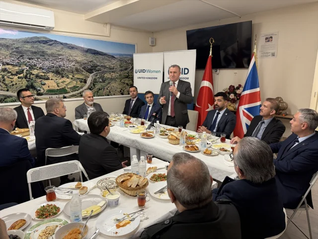 Bakan Bak Londra'da Türk Diasporasının Gücünü Konuştu