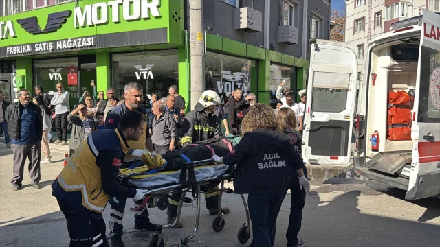 Edirne'de şok kaza otomobil ekmek fırınına daldı
