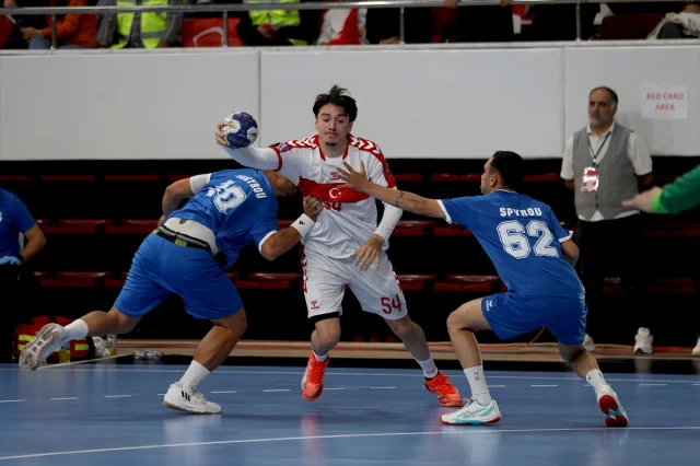 A Milli Hentbol Üçüncü Maçta Da Galip Geldi