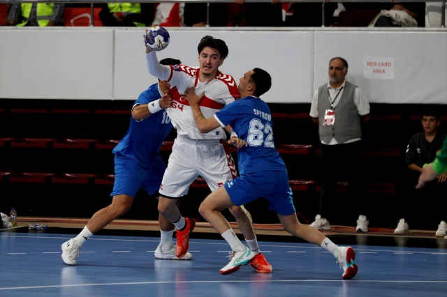 A Milli Hentbol Üçüncü Maçta Da Galip Geldi