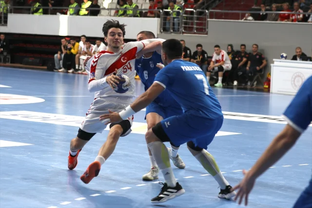 A Milli Hentbol Üçüncü Maçta Da Galip Geldi