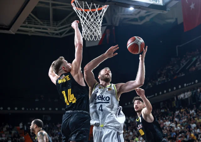 Basketbol Süper Ligi'nde Heyecan Dolu Maç: Fenerbahçe Beko Son Saniyede Galip