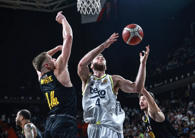 Basketbol Süper Ligi'nde Heyecan Dolu Maç: Fenerbahçe Beko Son Saniyede Galip