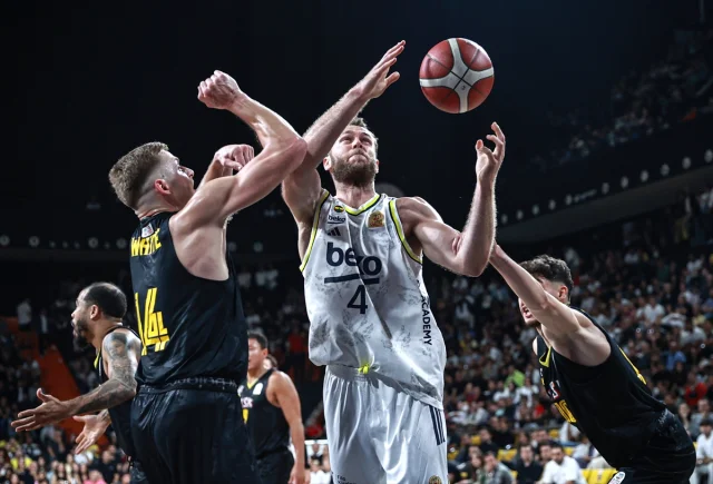 Basketbol Süper Ligi'nde Heyecan Dolu Maç: Fenerbahçe Beko Son Saniyede Galip