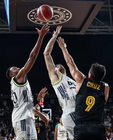 Basketbol Süper Ligi'nde Heyecan Dolu Maç: Fenerbahçe Beko Son Saniyede Galip