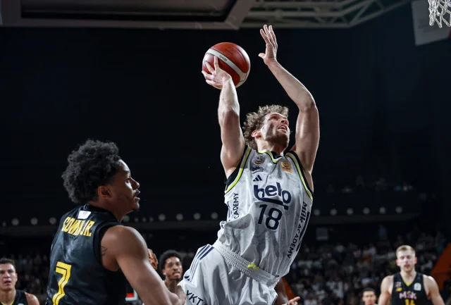 Basketbol Süper Ligi'nde Heyecan Dolu Maç: Fenerbahçe Beko Son Saniyede Galip