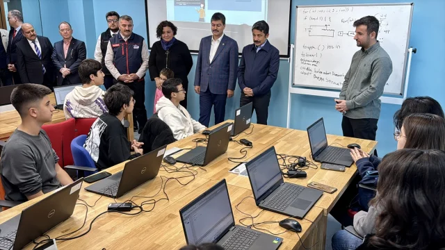 Kırşehir'de Teknolojiyle Büyüyen Gelecek: DENEYAP Atölyelerinden 51 Başarı Hikayesi