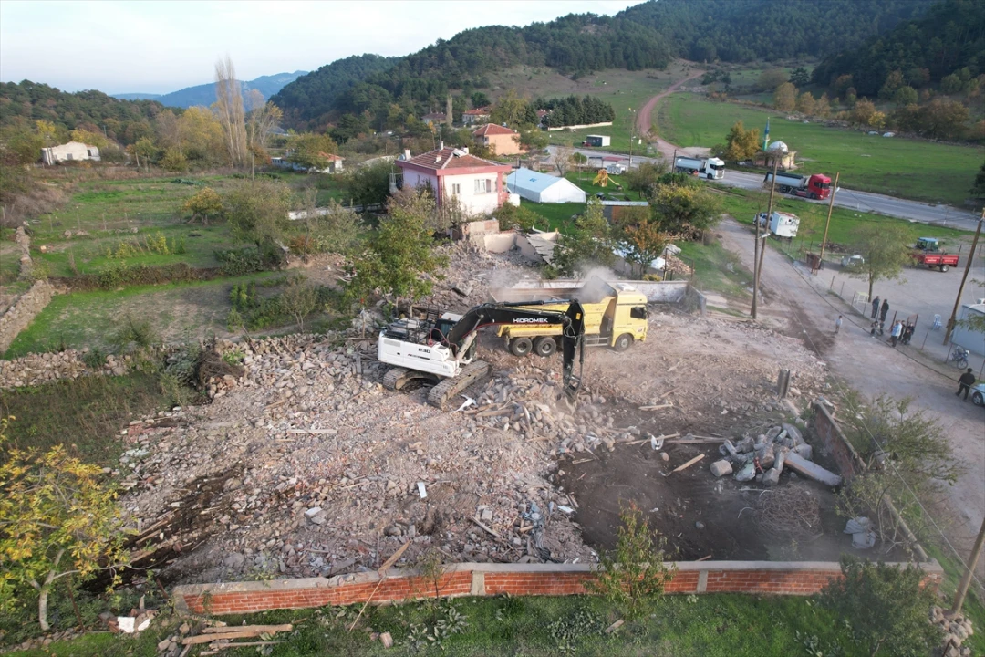 Sındırgı'daki Deprem Felaketi Sonrası Hayat Nasıl Devam Ediyor