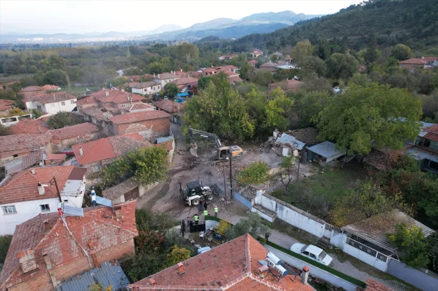 Sındırgı'daki Deprem Felaketi Sonrası Hayat Nasıl Devam Ediyor