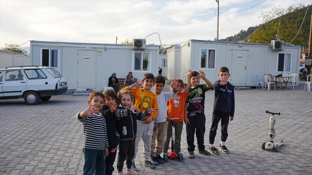 Sındırgı'daki Deprem Felaketi Sonrası Hayat Nasıl Devam Ediyor
