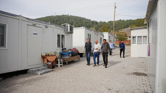 Sındırgı'daki Deprem Felaketi Sonrası Hayat Nasıl Devam Ediyor