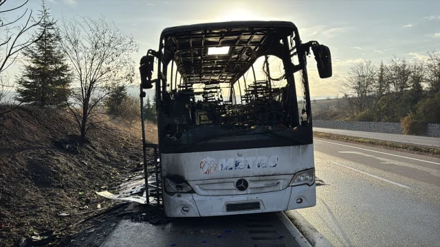 Seyir Halindeki Yolcu Otobüsünde Korkutan Yangın