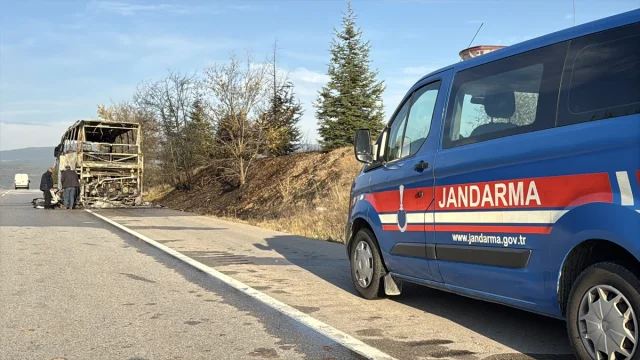Seyir Halindeki Yolcu Otobüsünde Korkutan Yangın