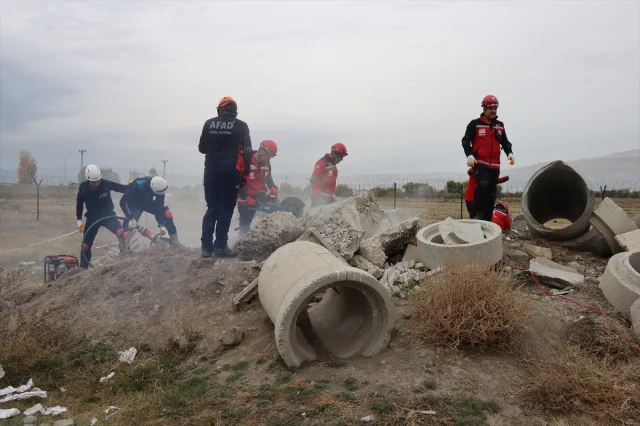 Erzincan'da Gerçekleştirilen Deprem Tatbikatı Gizli Tehlikelere İşaret Ediyor