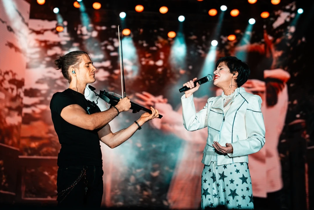 Aydilge Antalya'da Unutulmaz Bir Gece Yaşattı