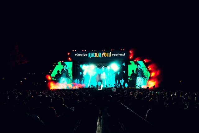 Aydilge Antalya'da Unutulmaz Bir Gece Yaşattı