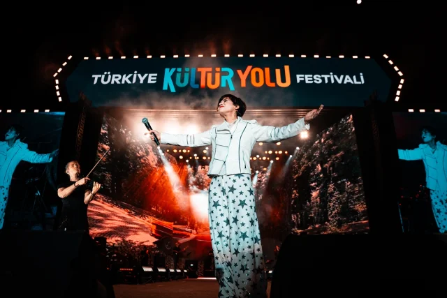 Aydilge Antalya'da Unutulmaz Bir Gece Yaşattı