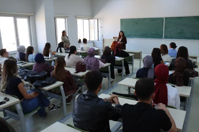 Erzincan'da Üniversite Mezunları Öğrencilerle Deneyimlerini Paylaştı