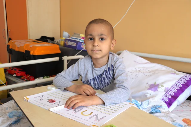 Minik Muhammed Hem Lösemiyle Hem Derslerle Mücadele Ediyor