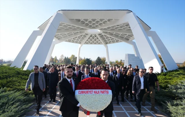 Özgür Özel'den Bülent Ecevit'in Azmini Hatırlatan Vefa Ziyareti