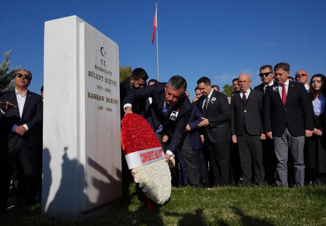 Özgür Özel'den Bülent Ecevit'in Azmini Hatırlatan Vefa Ziyareti