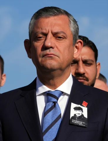 Özgür Özel'den Bülent Ecevit'in Azmini Hatırlatan Vefa Ziyareti