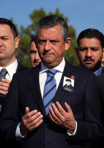 Özgür Özel'den Bülent Ecevit'in Azmini Hatırlatan Vefa Ziyareti