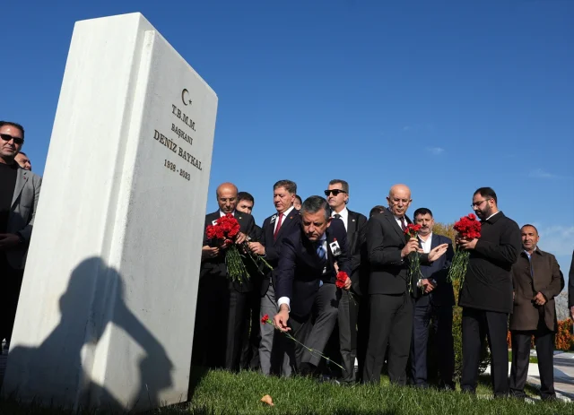 Özgür Özel'den Bülent Ecevit'in Azmini Hatırlatan Vefa Ziyareti