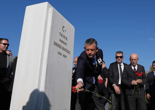 Özgür Özel'den Bülent Ecevit'in Azmini Hatırlatan Vefa Ziyareti