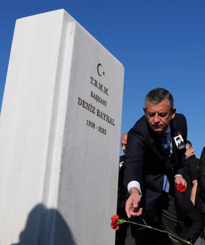 Özgür Özel'den Bülent Ecevit'in Azmini Hatırlatan Vefa Ziyareti