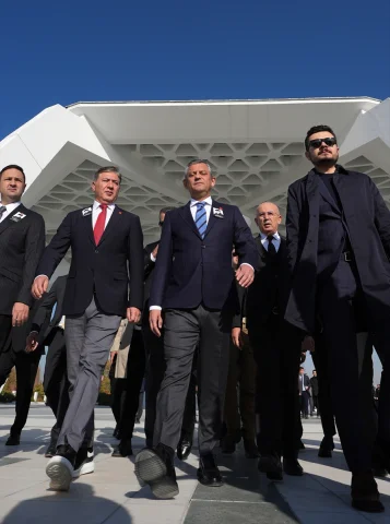 Özgür Özel'den Bülent Ecevit'in Azmini Hatırlatan Vefa Ziyareti