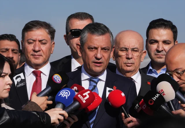 Özgür Özel'den Bülent Ecevit'in Azmini Hatırlatan Vefa Ziyareti