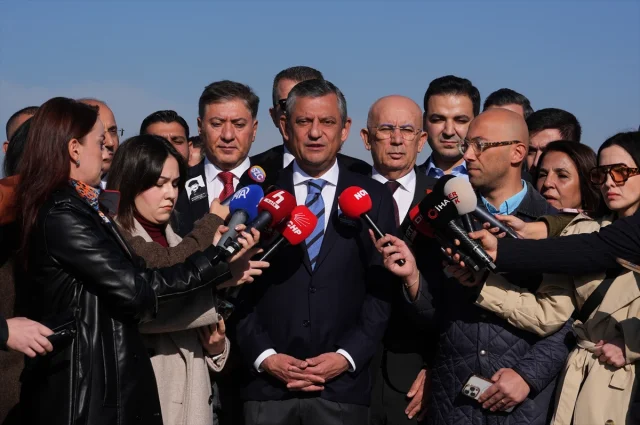 Özgür Özel'den Bülent Ecevit'in Azmini Hatırlatan Vefa Ziyareti