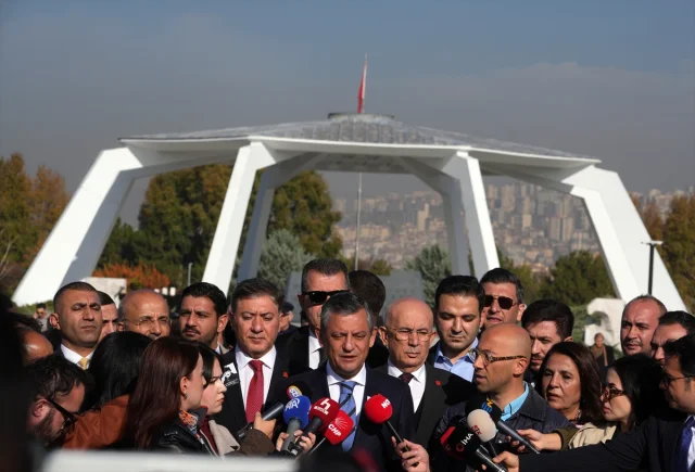 Özgür Özel'den Bülent Ecevit'in Azmini Hatırlatan Vefa Ziyareti