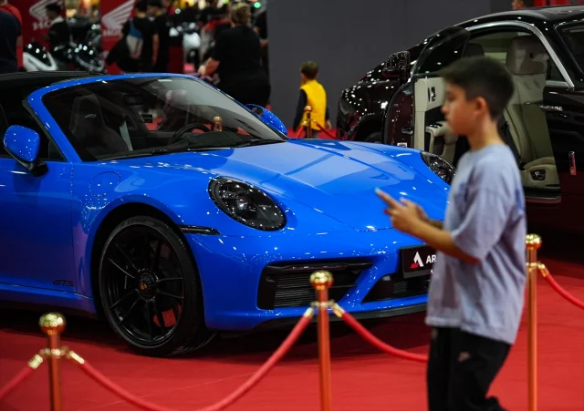 İzmir'de Motor Tutkunlarını Buluşturan Görkemli Fuar Başladı