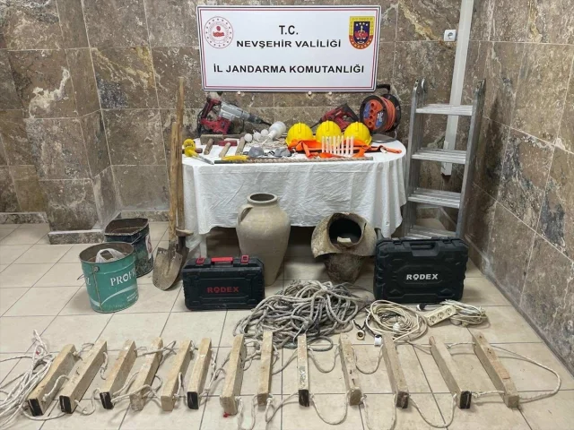 Nevşehir'de Kaçak Kazının Şok Görüntüleri: Zanlılar Suçüstü...