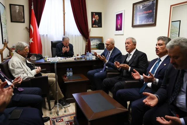 TBMM Başkanı Kurtulmuş'un Duygusal Taziye Ziyareti