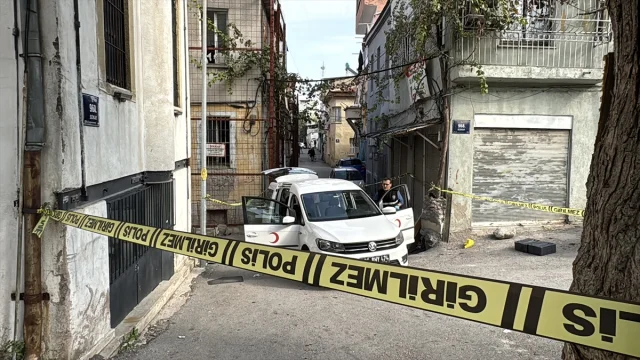 İzmir'de Trafikte Yol Vermeme Kavgası Kanlı Bitti