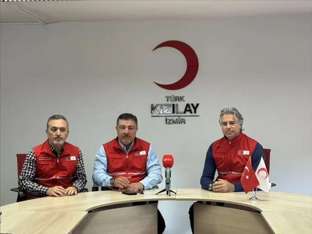 İzmir'de Trafikte Yol Vermeme Kavgası Kanlı Bitti