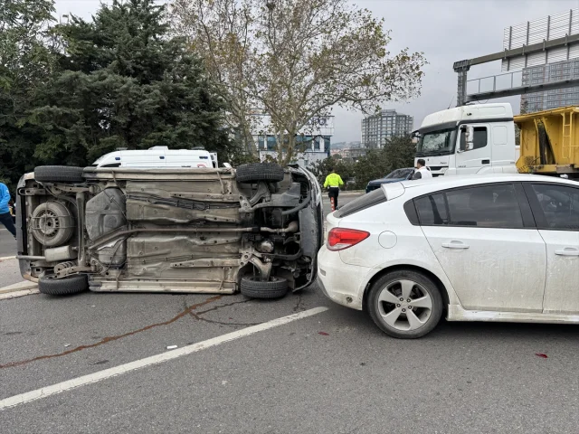 Kadıköy'de zincirleme kaza trafiği felç etti