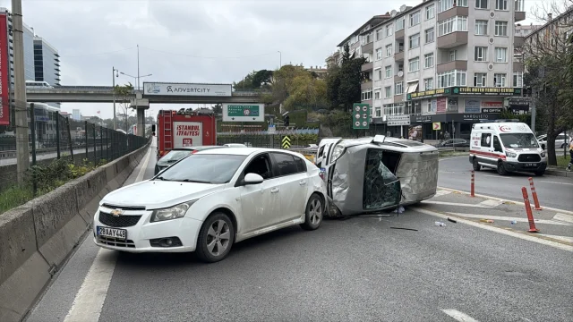 Kadıköy'de zincirleme kaza trafiği felç etti