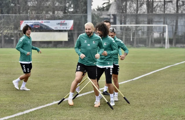 Sakaryaspor ile Serikspor'un Karşılaşması Öncesinde Heyecan Dorukta